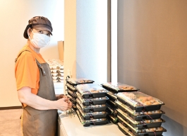 お弁当の調理、盛付、調理補助写真